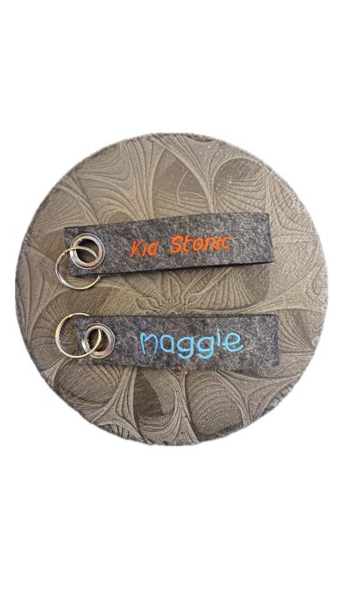 Betisckte änhänger mit gravierter schiefer